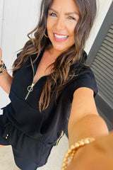 Ensemble short et haut à cordon de serrage texturé noir avec poche kangourou et fermeture éclair sur un quart-A WOMAN WE LOVE