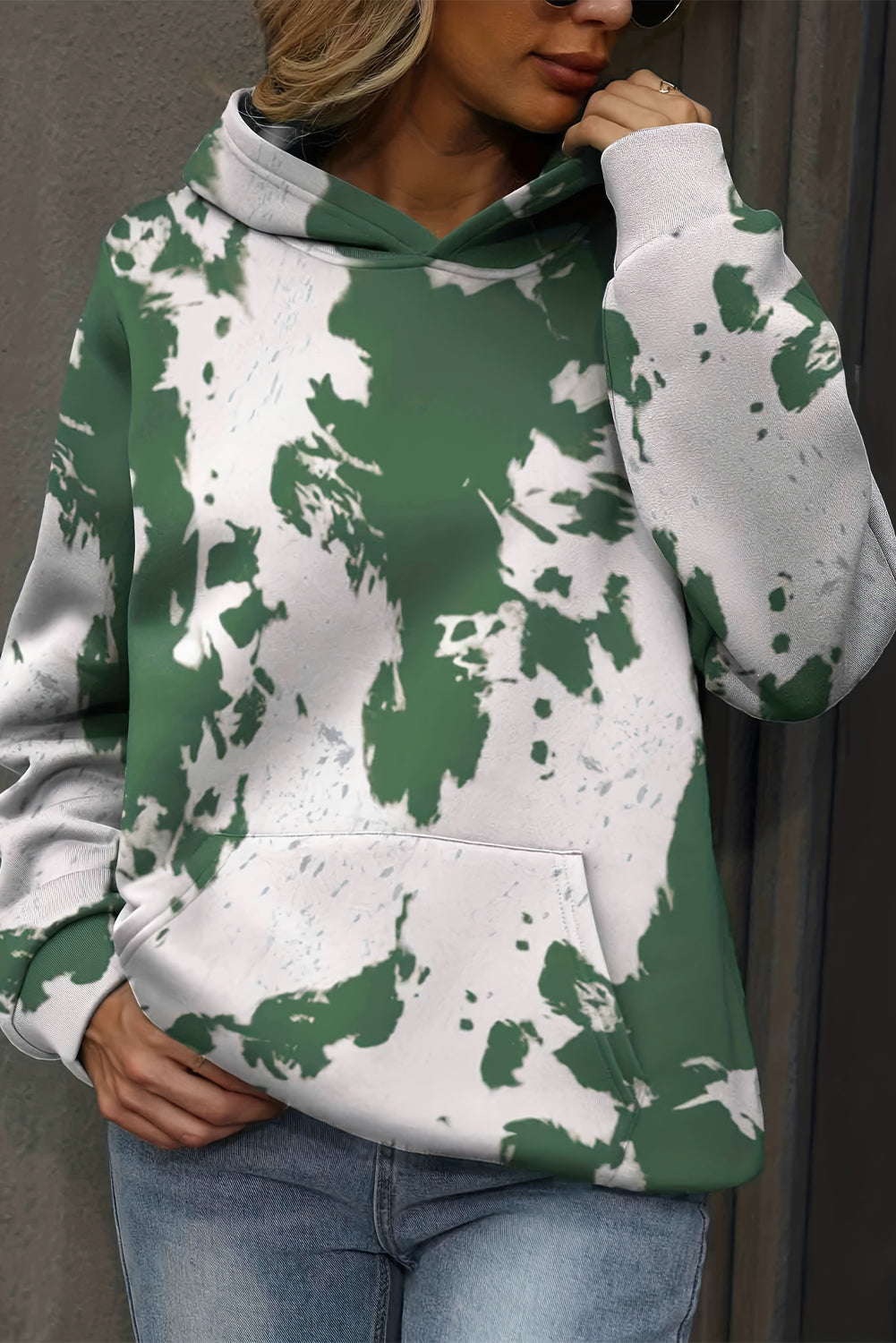 Sweat à capuche ample vert avec poche kangourou et imprimé tie-dye