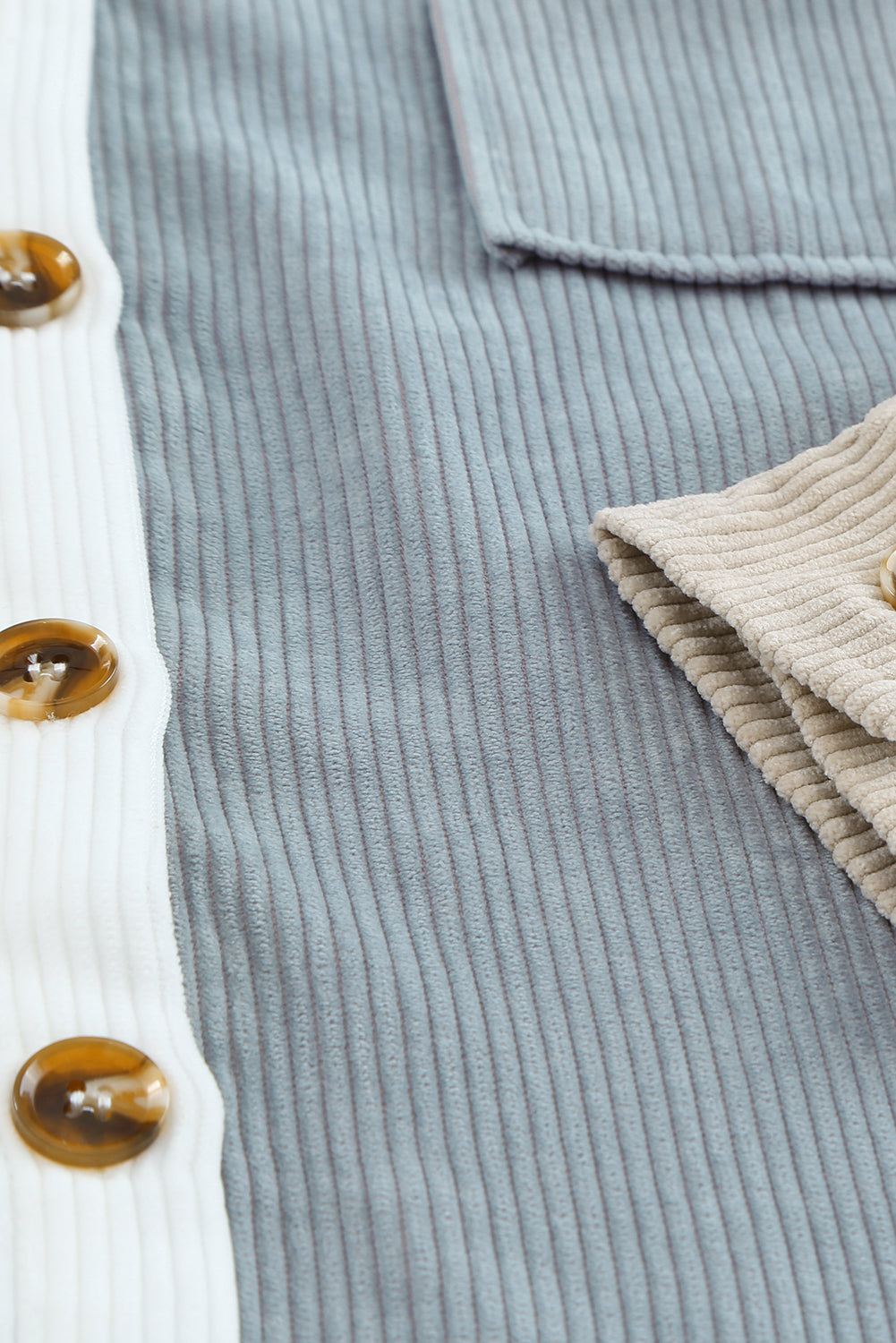 Chemise boutonnée blanche à blocs de couleurs avec poche-A WOMAN WE LOVE