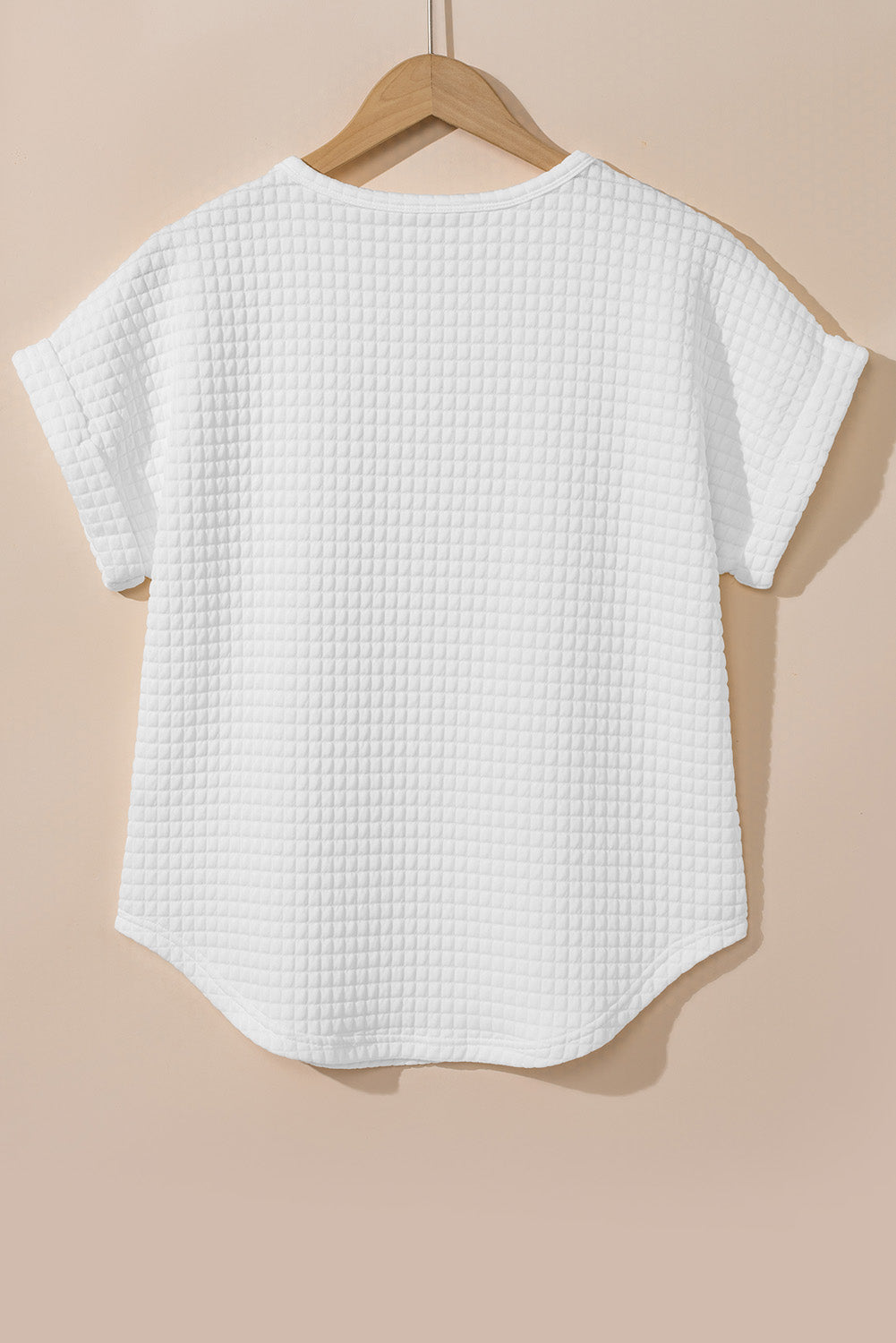 White T-shirt with textured checkered bat handles
