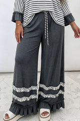 Pantalon large gris foncé grande taille à volants rayés et cordon