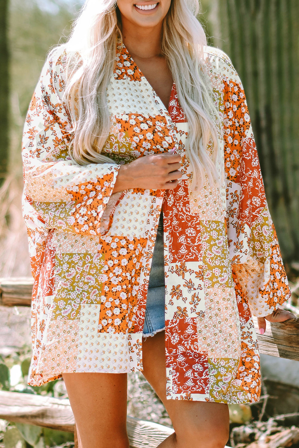 Kimono blanc ouvert à fleurs en patchwork style Boho