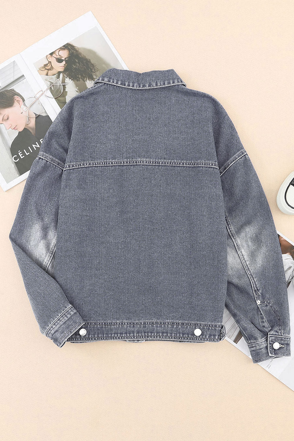 Chaqueta de mezclilla sin gris con bolsillos de pecho *