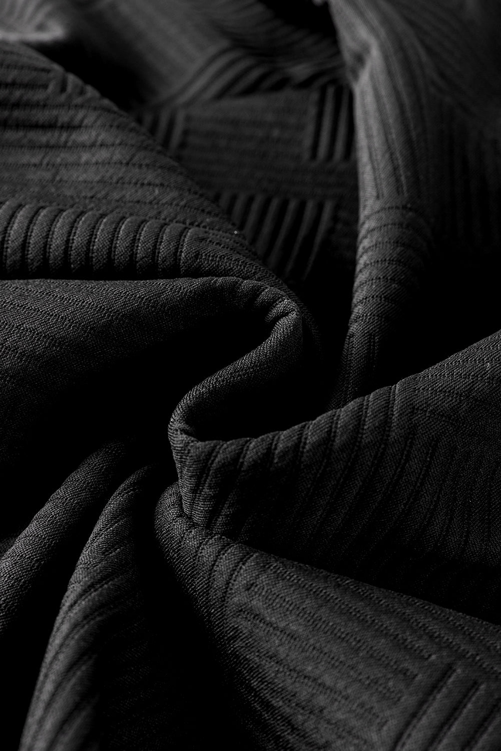 Boutons asymétriques noirs détaillé le sweat texturé haut de cou