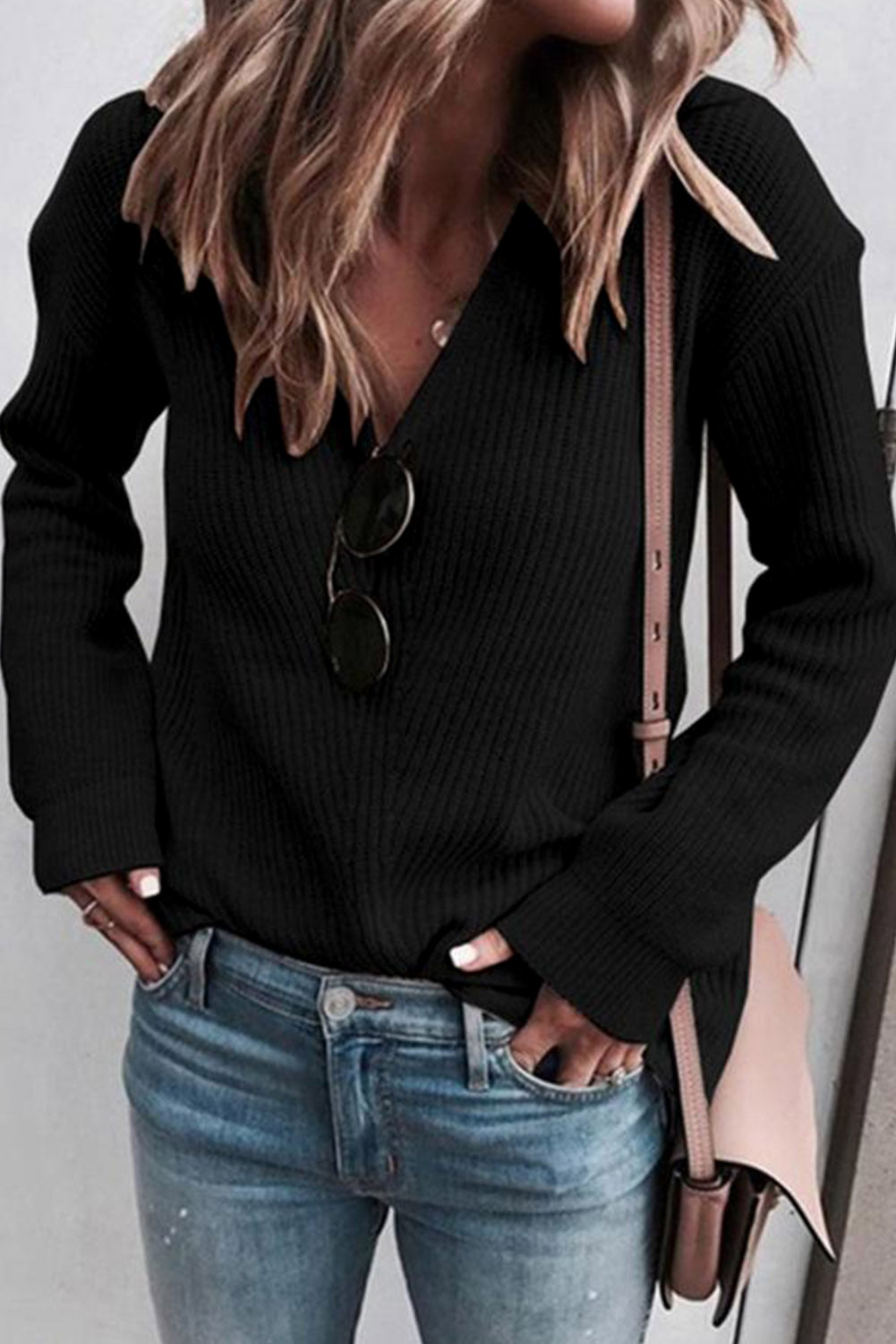 Black sweater in ribbed with V -neck