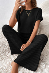 Combinaison noire côtelée à manches courtes et jambes larges de couleur unie-A WOMAN WE LOVE