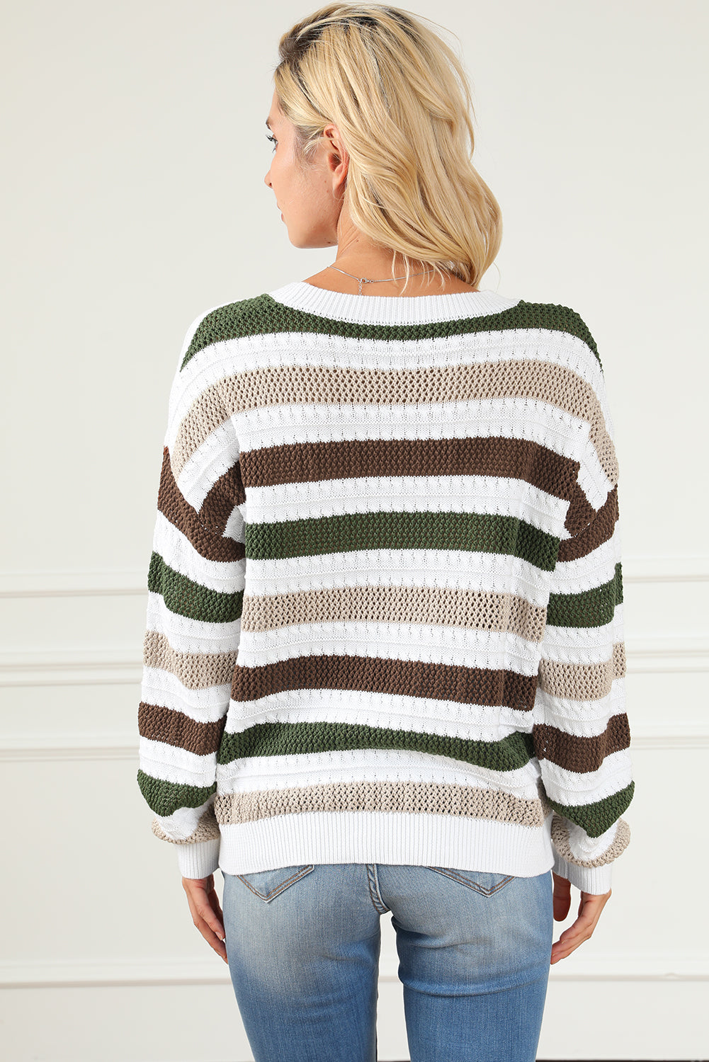 Pull en tricot ajouré au crochet à rayures