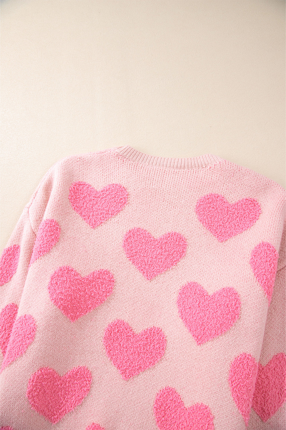 Pull en tricot de coeur de la Saint-Valentin rose clair