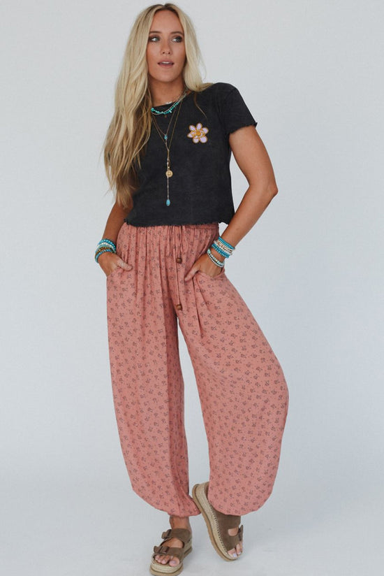 Pantalon de jogging large à imprimé floral bohème rose