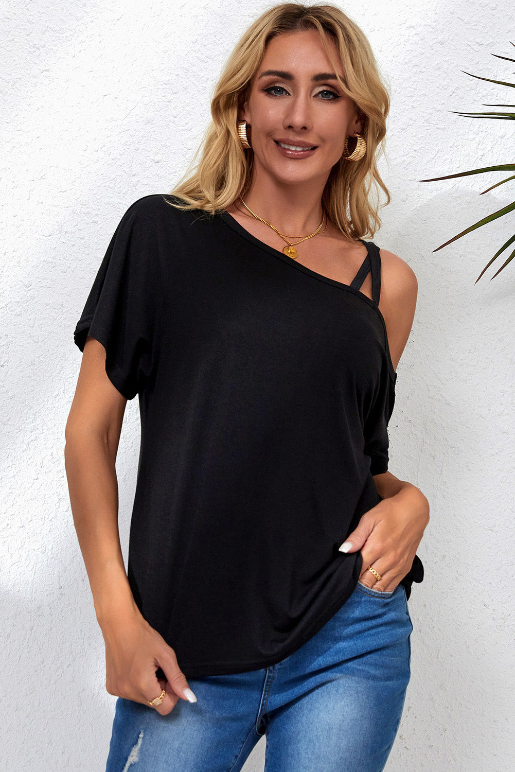 T-shirt noir asymétrique croisé à une épaule