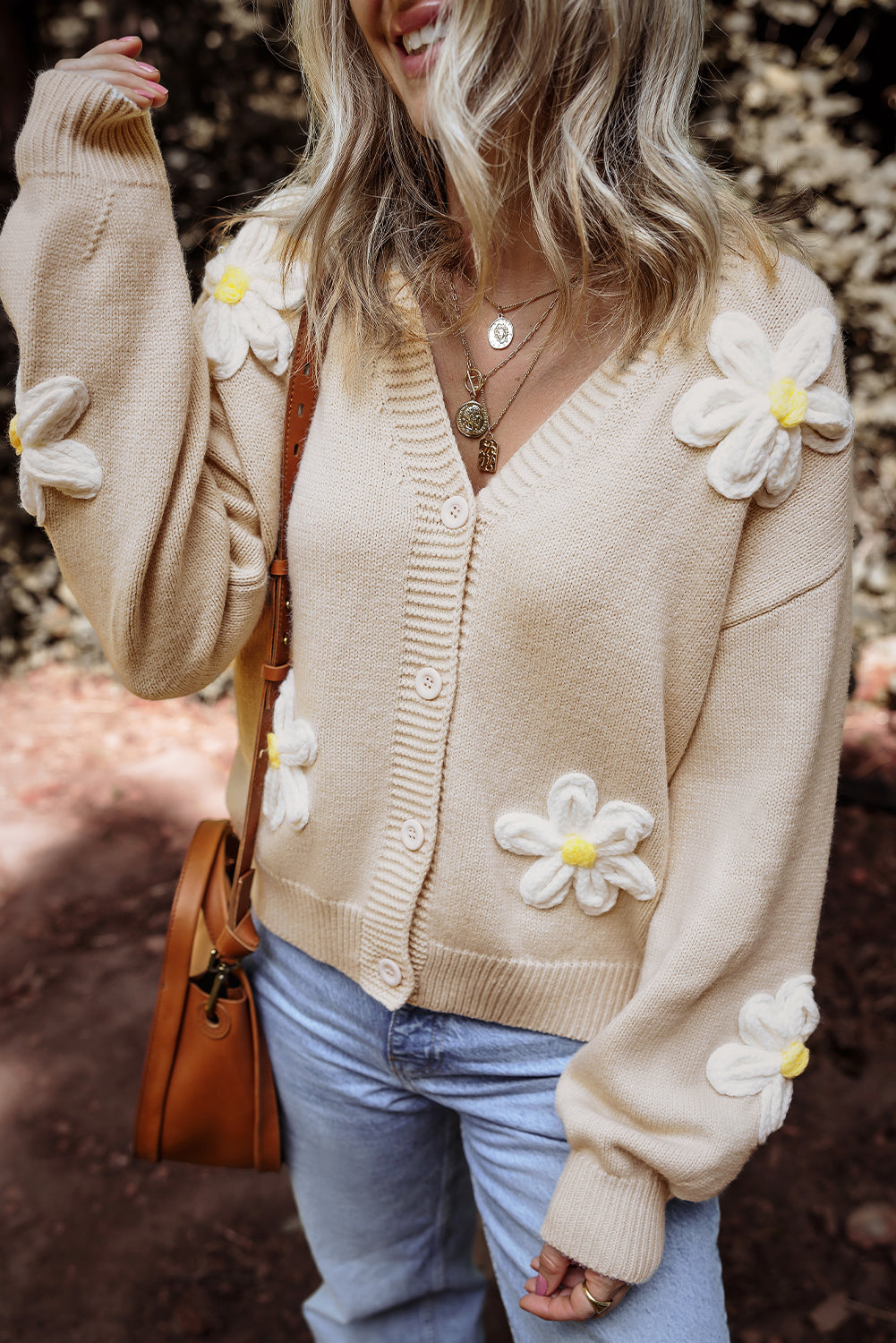 Cardigan élégant boutonné sur le devant avec décoration florale parchemin-A WOMAN WE LOVE