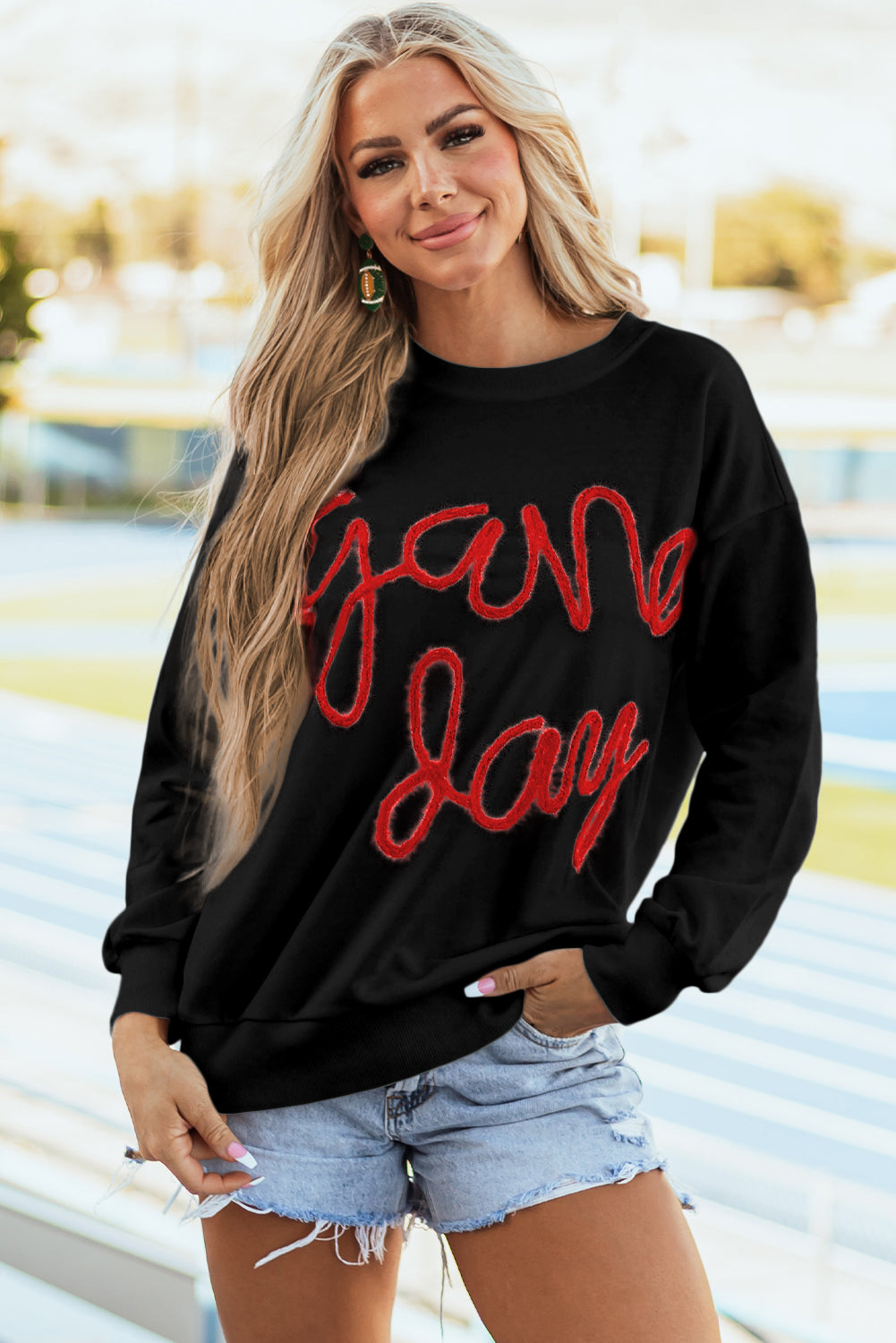 Sudadera gráfica negra con hombros caídos Día del juego de oropel