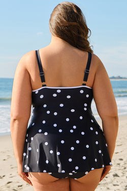 Large -waisted black bathroom dress and polka dot border