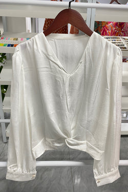 Short white blouse in V -neck and twisted elastic hem