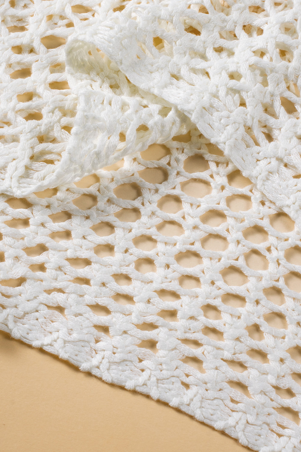 Haut pull d'été tricoté au crochet avec motif étoile blanche