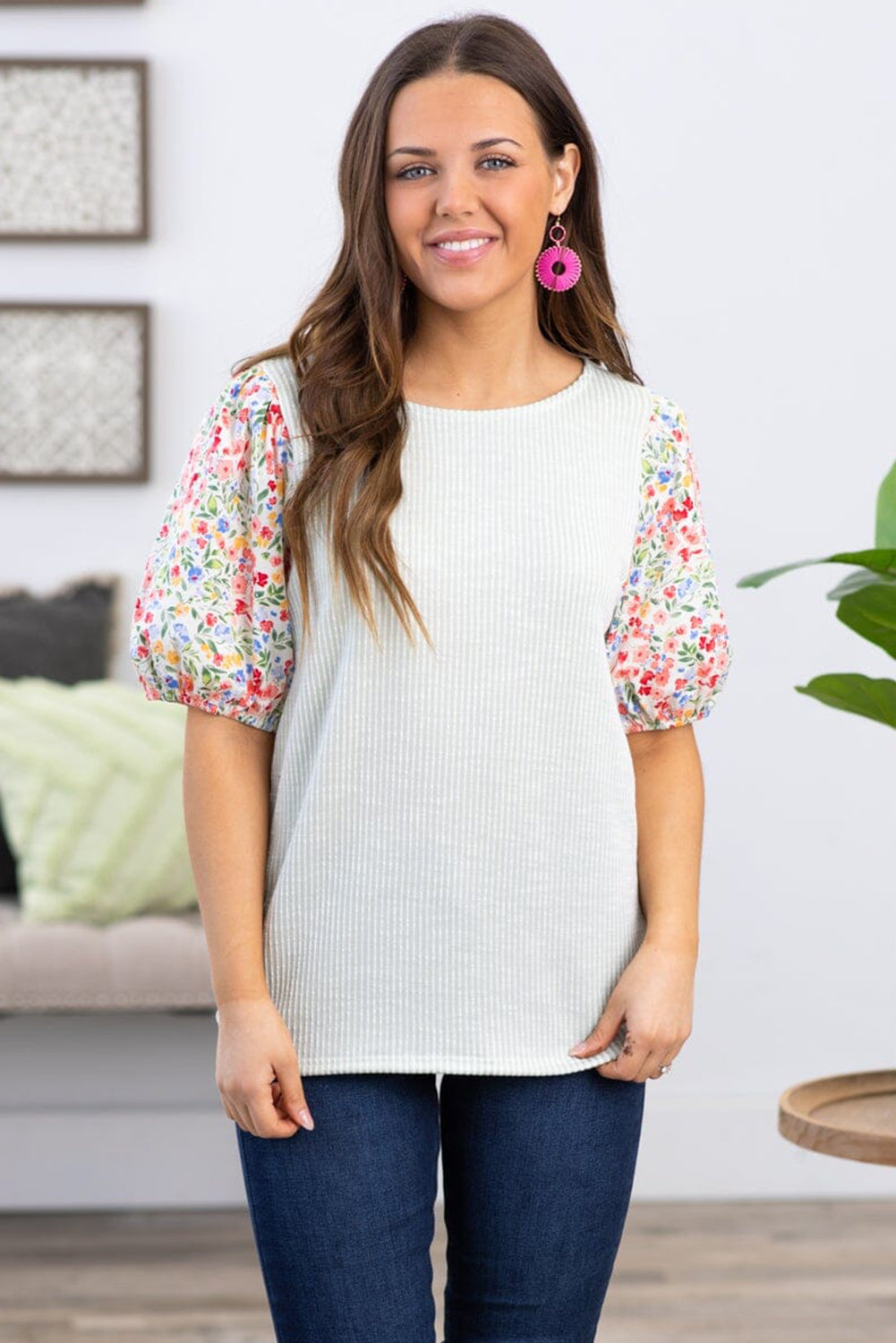 Blancos de manga de hojaldre floral contraste blusa de talla grande