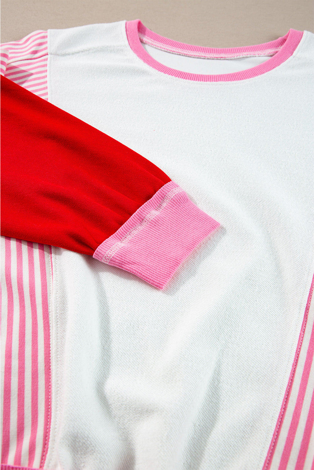 Camiseta dulce con lotes de rosa rosa