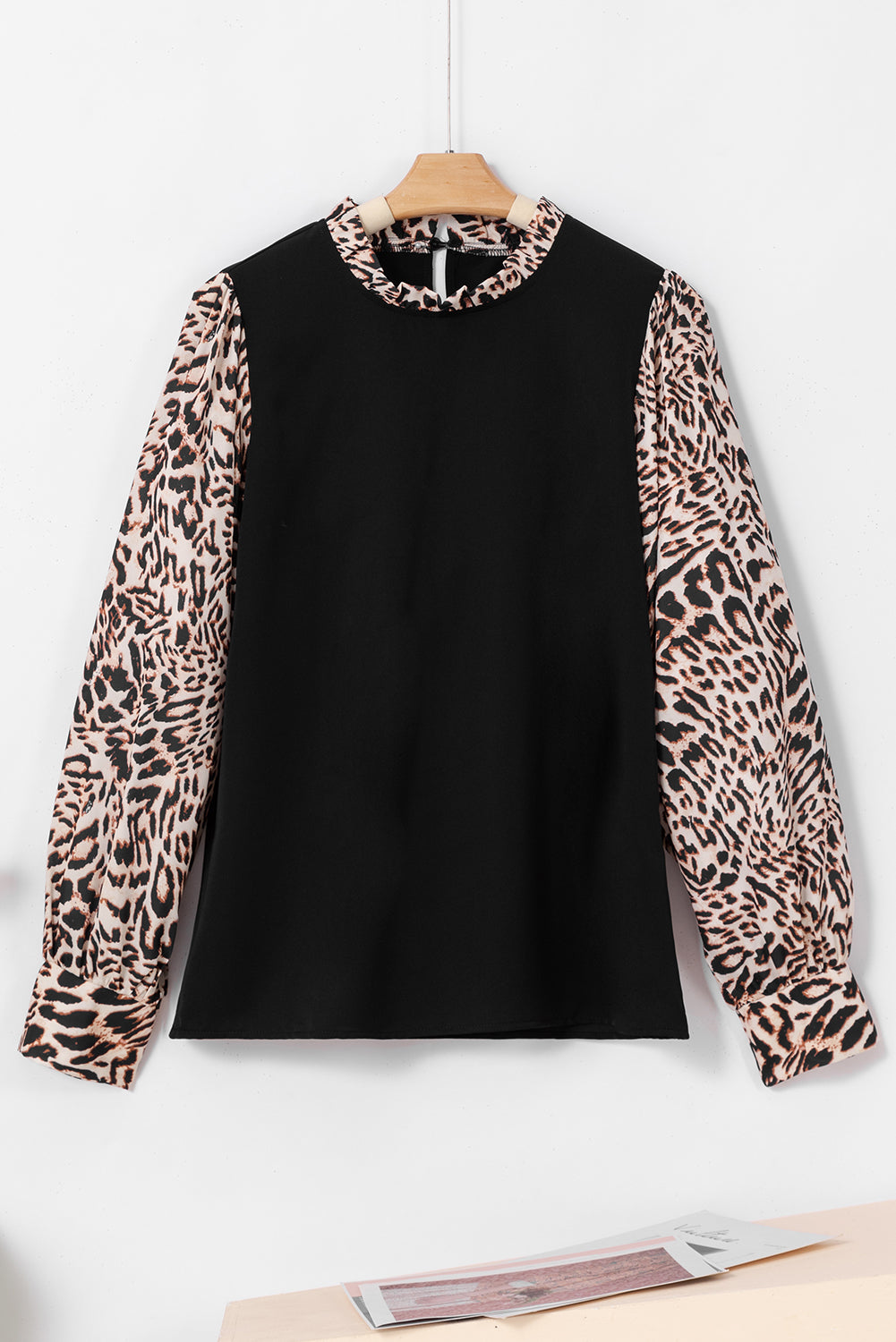 Blouse noire à  contrasté-A WOMAN WE LOVE