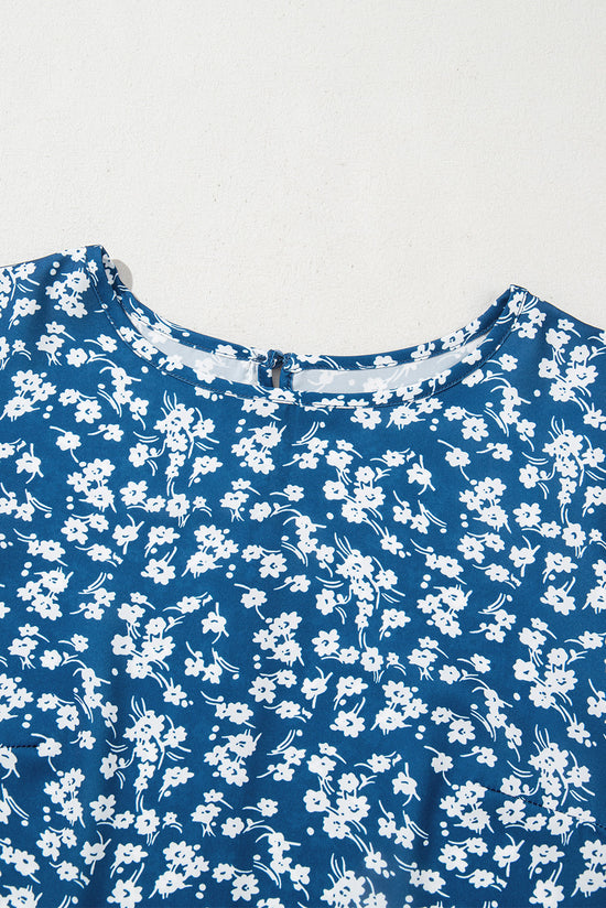 Blusa azul con pequeñas flores y mangas de linterna