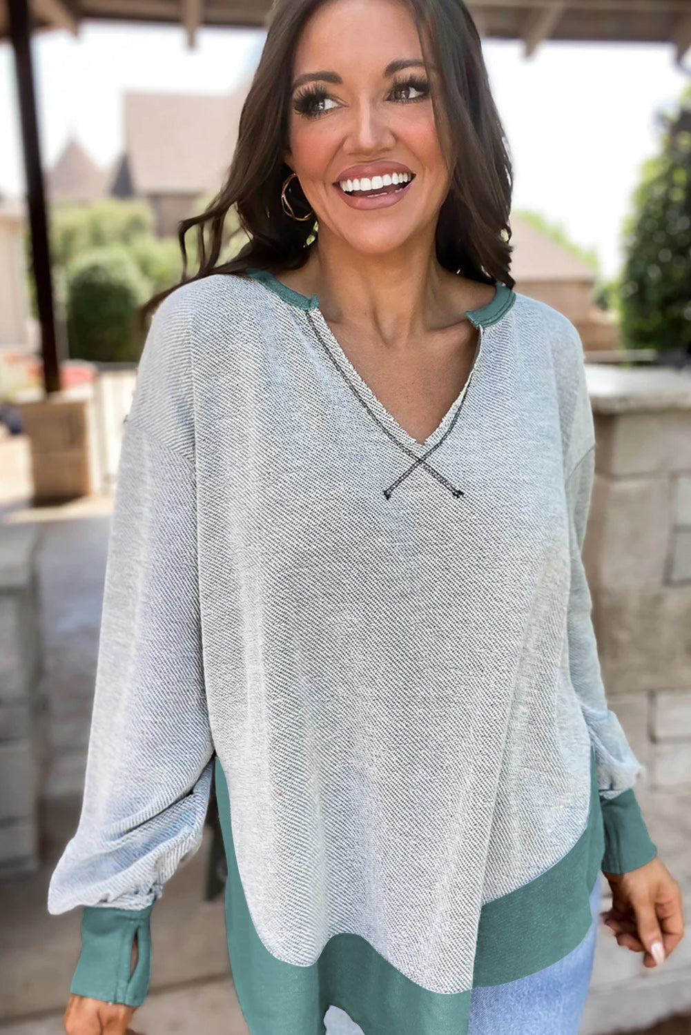 Green Laurel Green Sweet-Shirt and Contrasted edges with visible seams