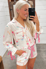Ensemble pyjama deux pièces blanc à imprimé verre à vin et nœud papillon de Noël-A WOMAN WE LOVE