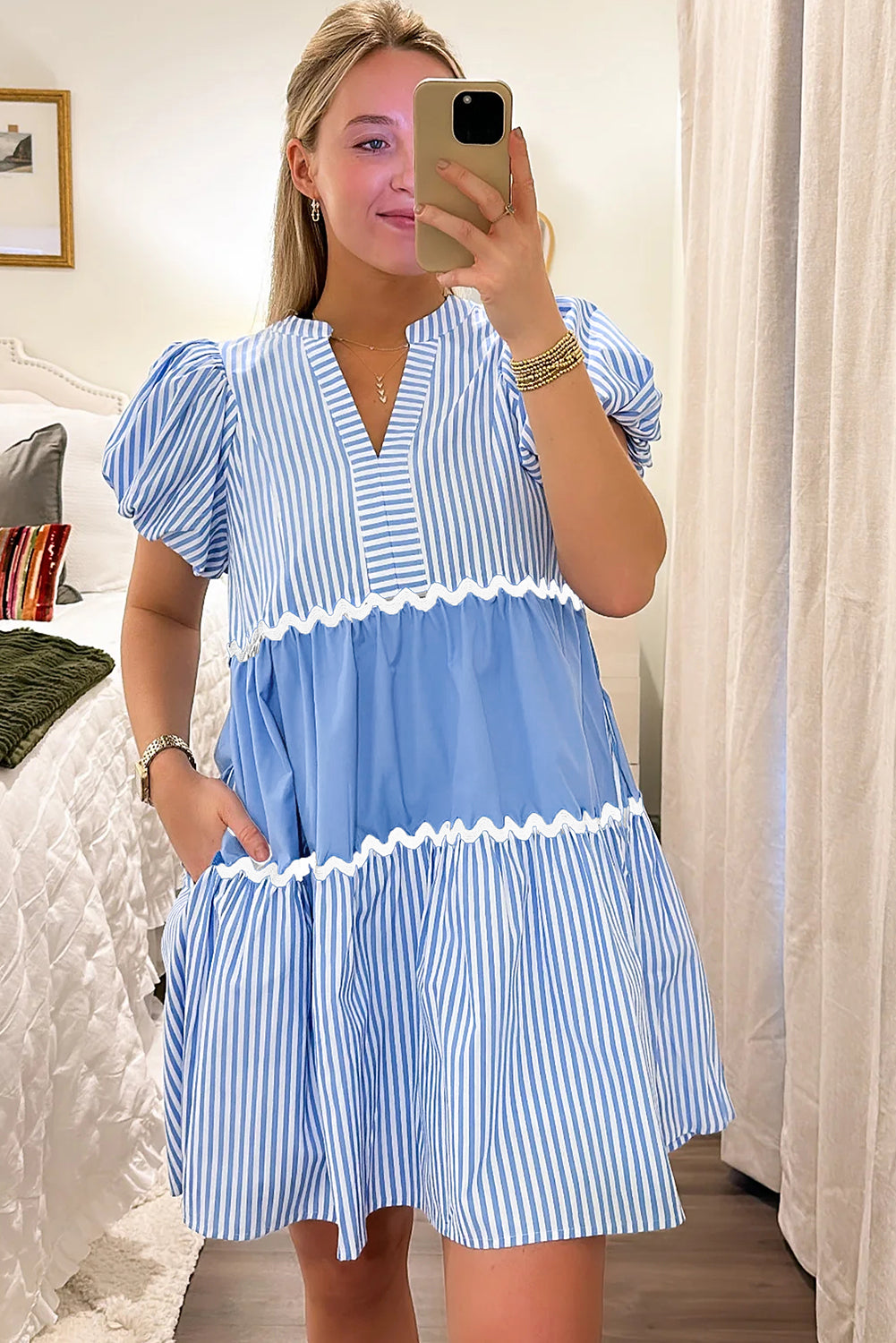 Himmelblauer Ric Rac Striped Bubble Sleev gegen Nackenkleid