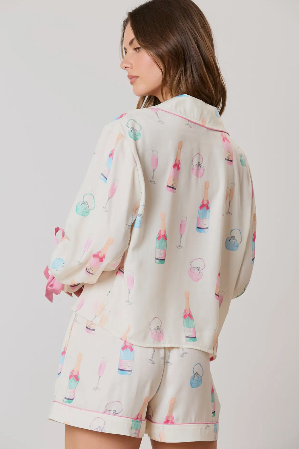 Ensemble pyjama deux pièces blanc à imprimé verre à vin et nœud papillon de Noël-A WOMAN WE LOVE