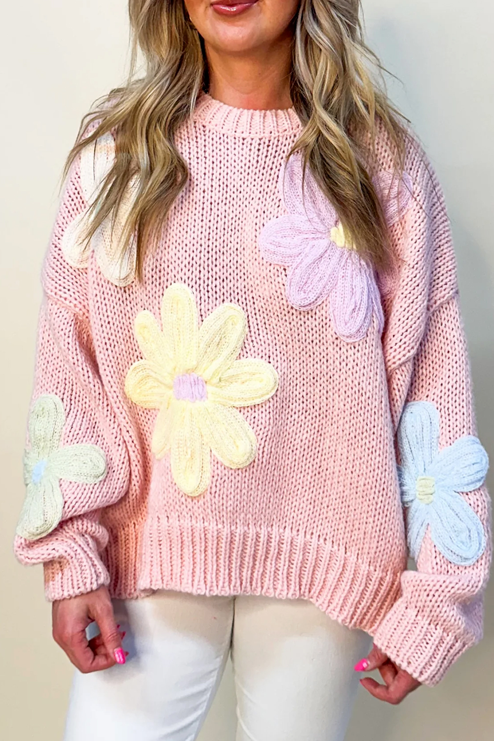 Pétales roses et fils Pull floral brodé