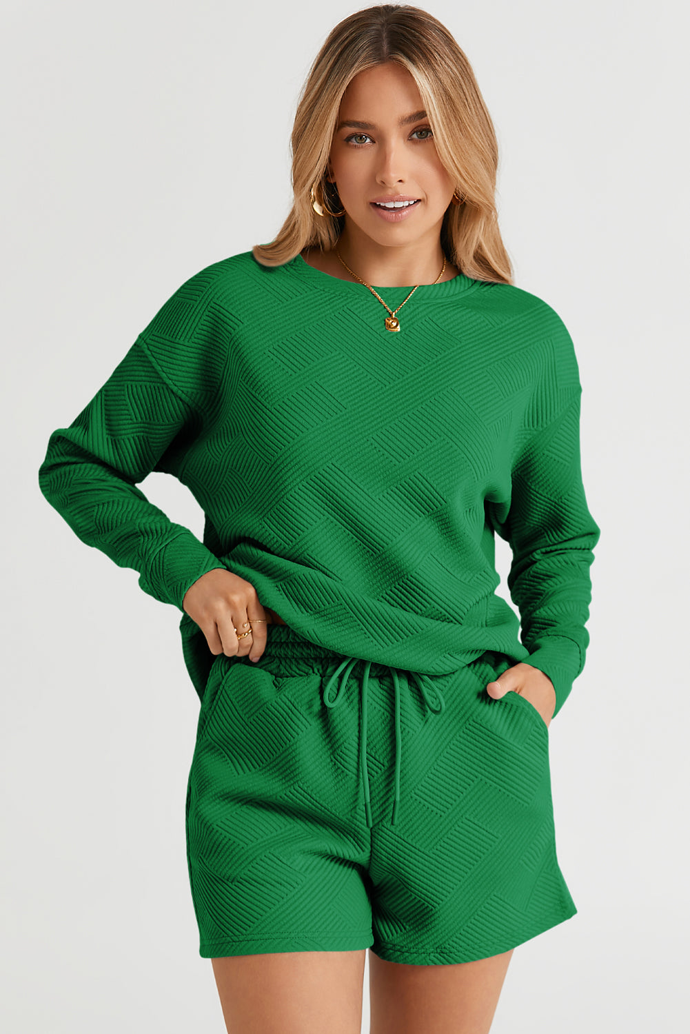 Ensemble haut texturé vert à manches longues et short à cordon de serrage-A WOMAN WE LOVE