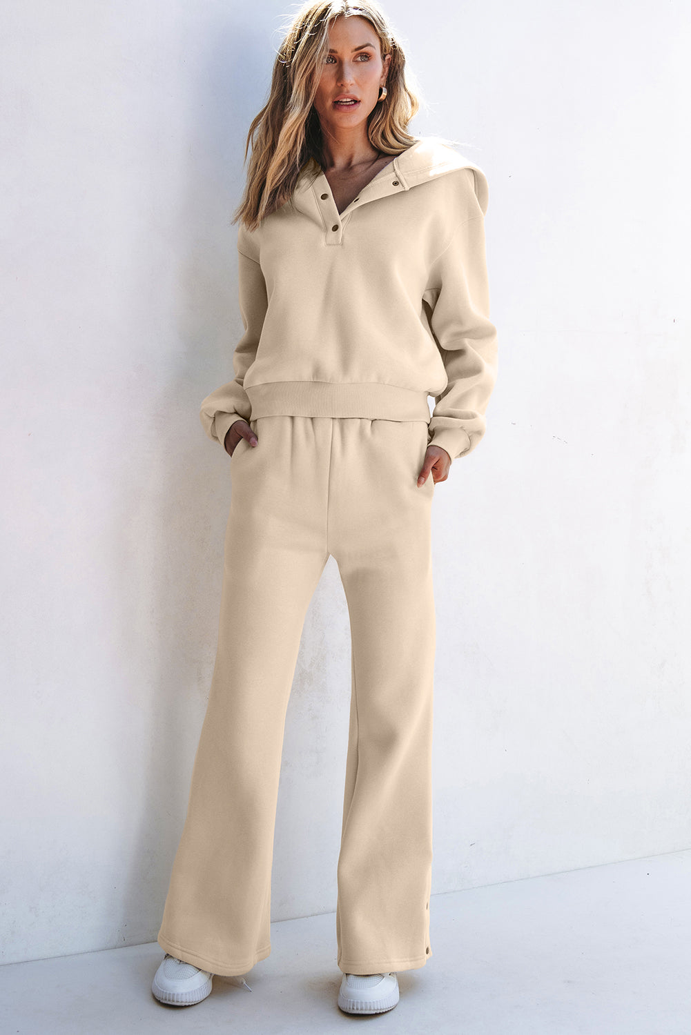 United color hoodie parchment and high -waisted pants, two -room sports clothes