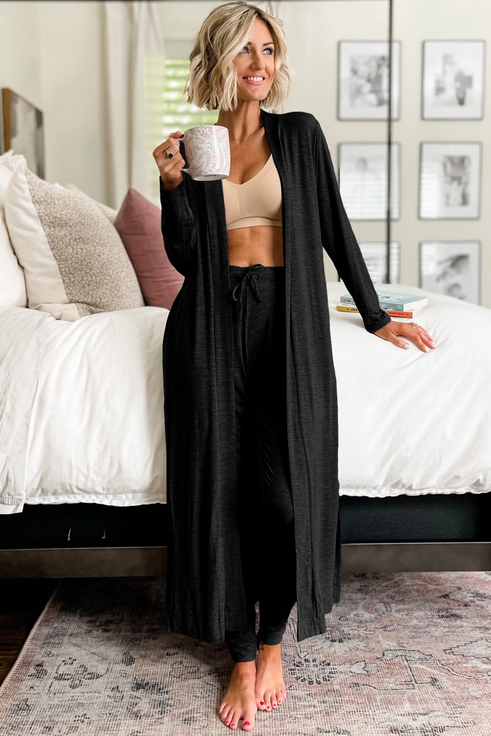 Ensemble de salon noir avec cardigan long fendu et pantalon slim