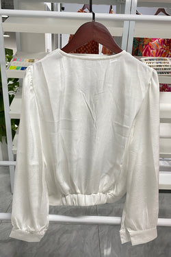 Short white blouse in V -neck and twisted elastic hem