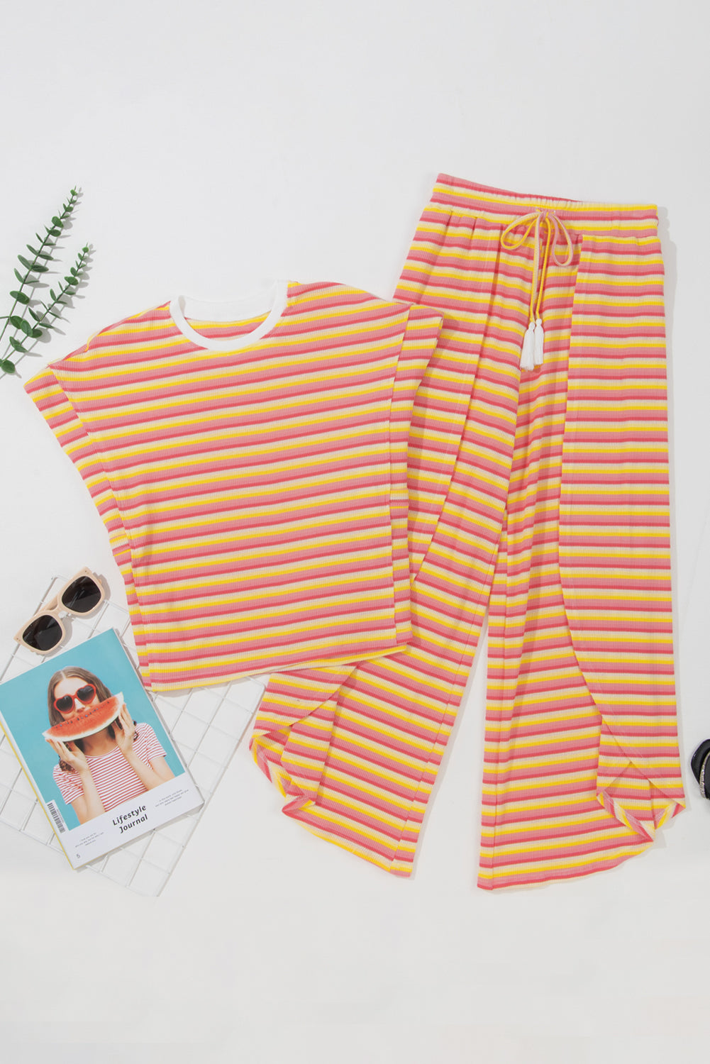 Stripe amarillo Rainbow Tee Tasseled String de pierna ancha Pantalones Set