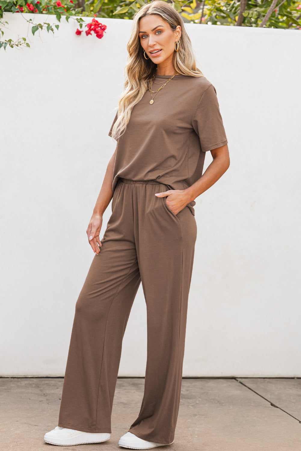 Ensemble 2 pièces t-shirt et pantalon à jambes larges de couleur unie gris fumée