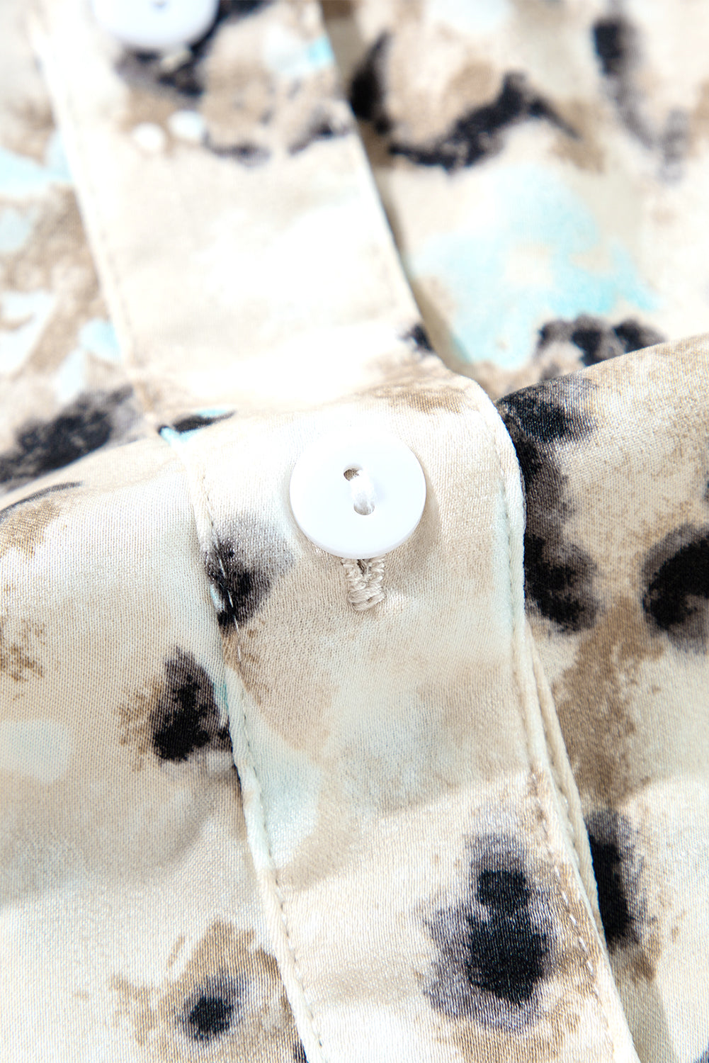 Robe kaki à imprimé léopard boutonnée sur le devant *