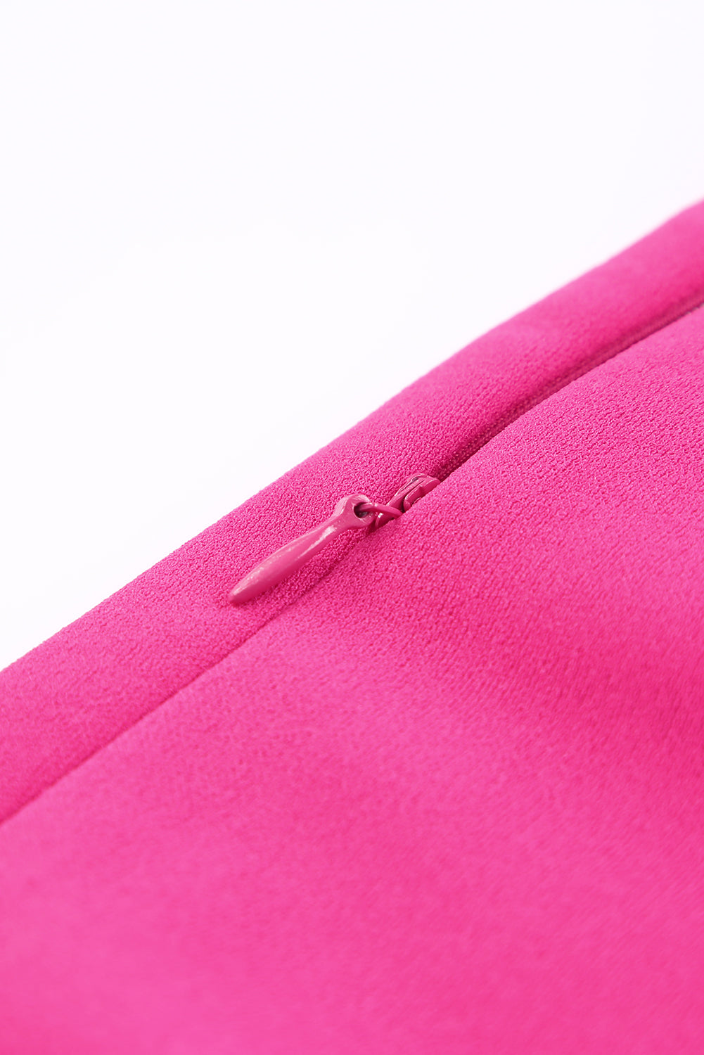 Pantalon à taille haute de l'ourlet divisé en rose