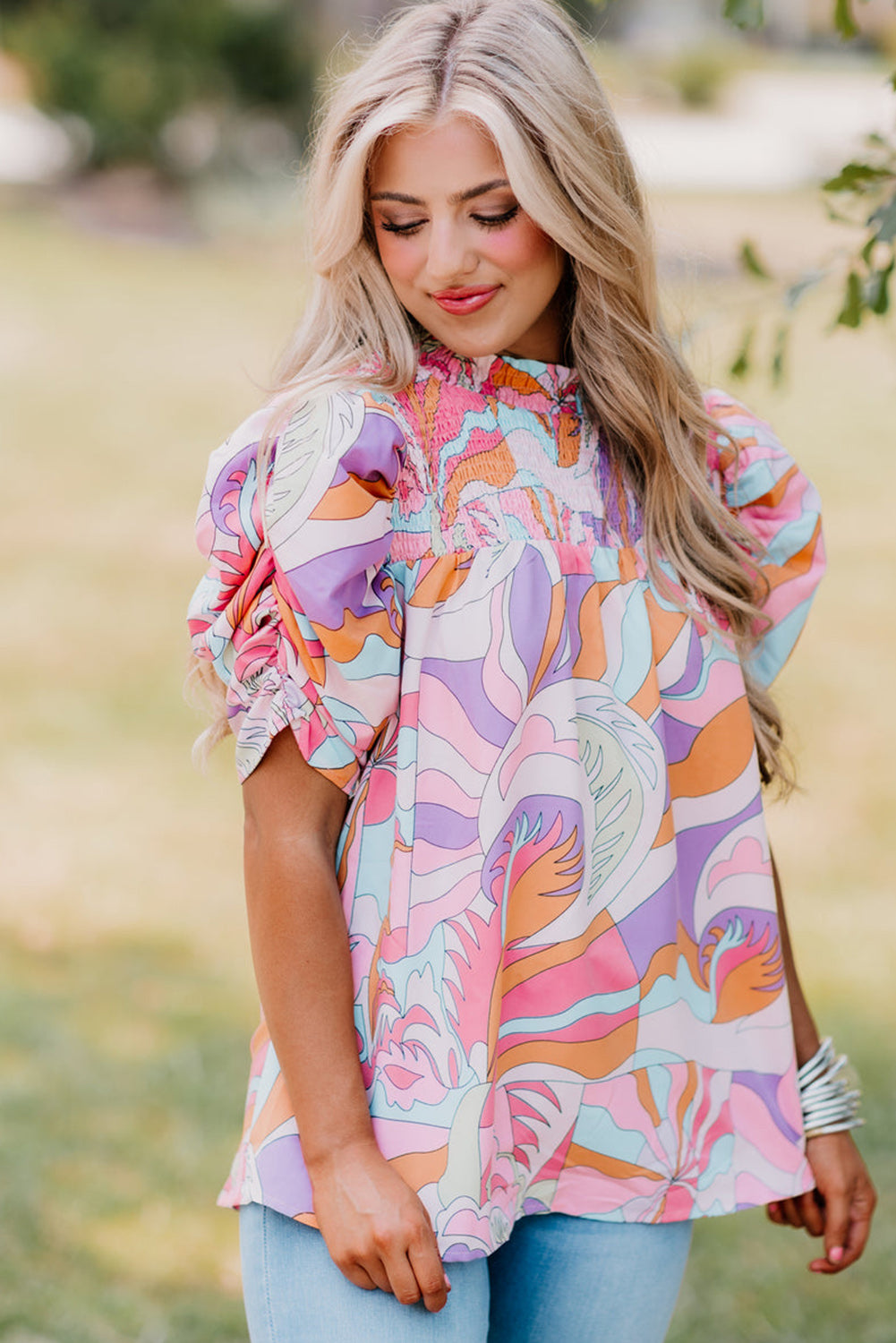 Blouse rose à imprimé abstrait et manches bouffantes avec smocks-A WOMAN WE LOVE