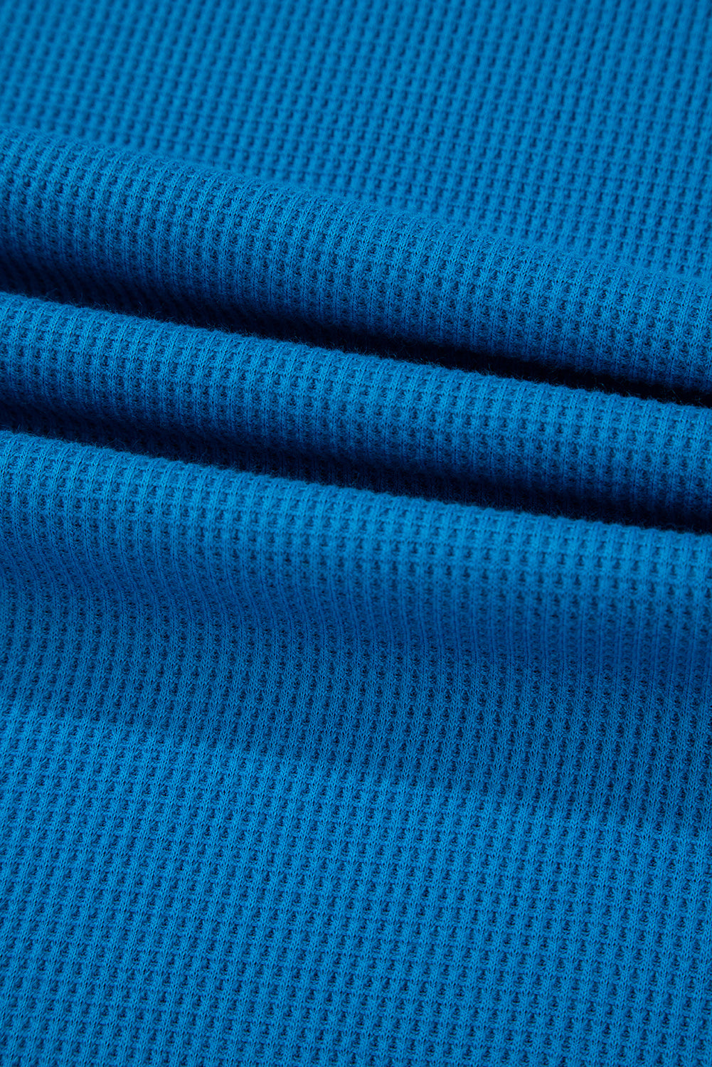 Chemisier en tricot côtelé à col en V et manches patchwork floral en dentelle bleu ciel-A WOMAN WE LOVE