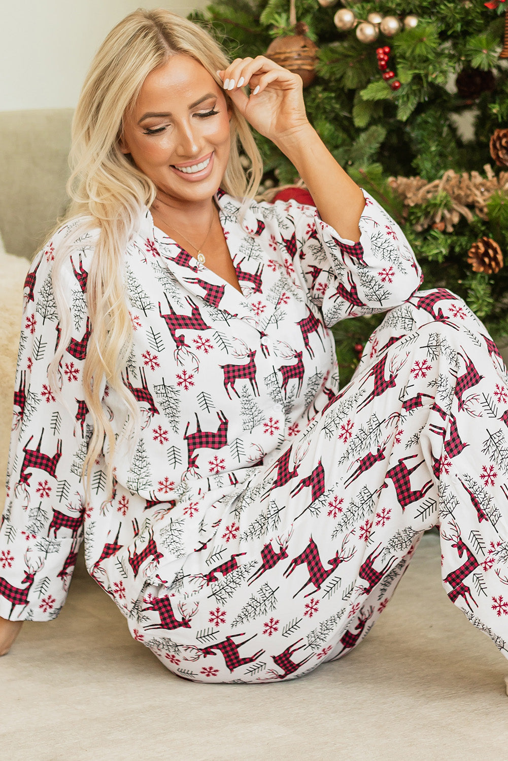 Ensemble pyjama chemise et pantalon imprimés de Noël blancs-A WOMAN WE LOVE