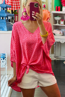 Oversize high with mid-long sleeves and v-collar with pink leopard print