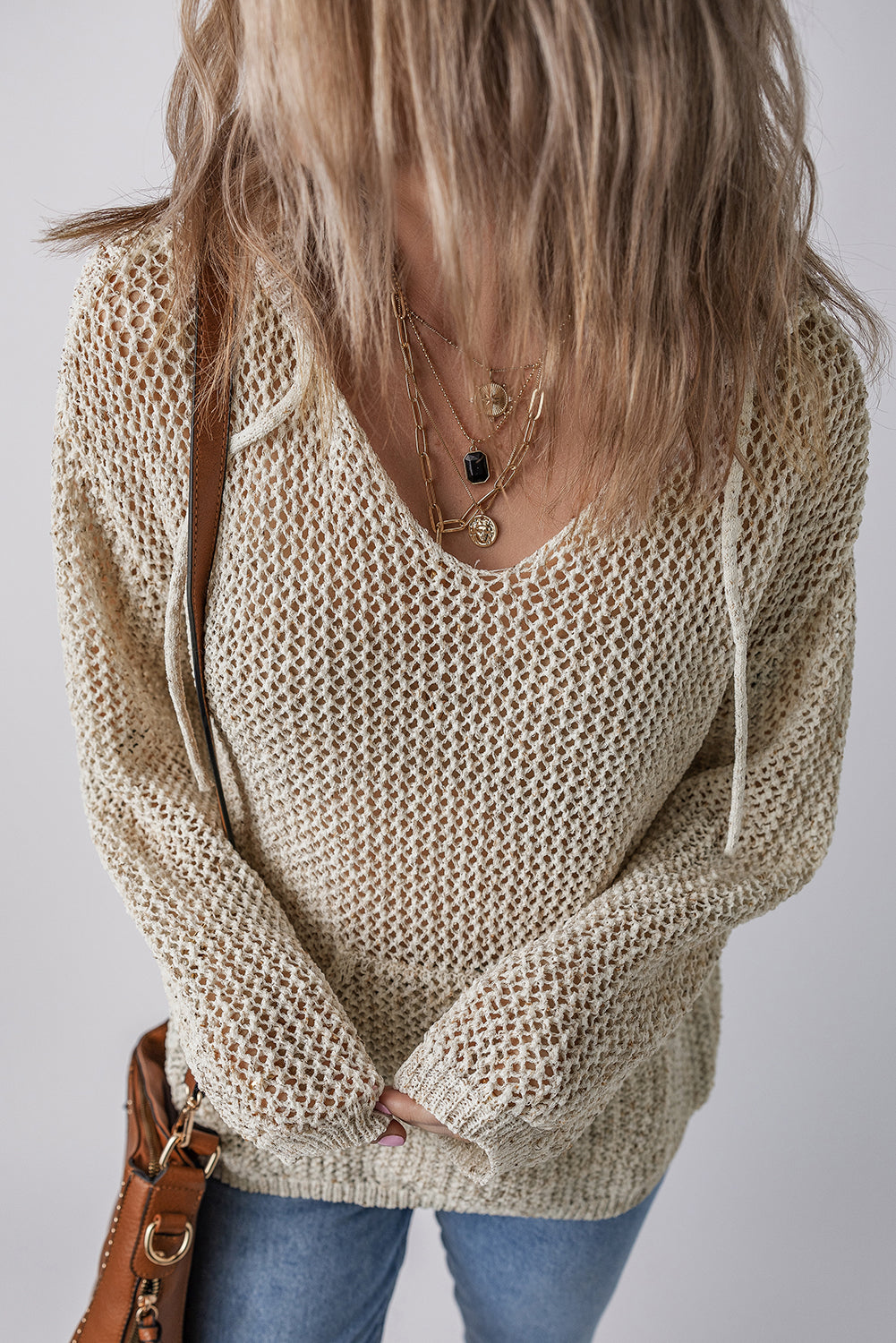 Pull à capuche avec poche kangourou ajourée et col en V