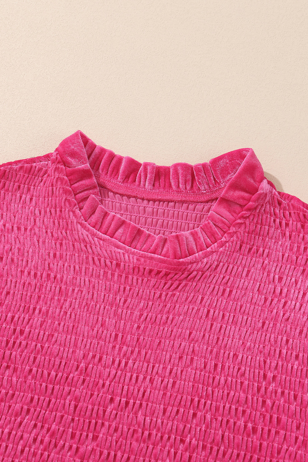 Abito in velluto con corpetto smock a collo rosa