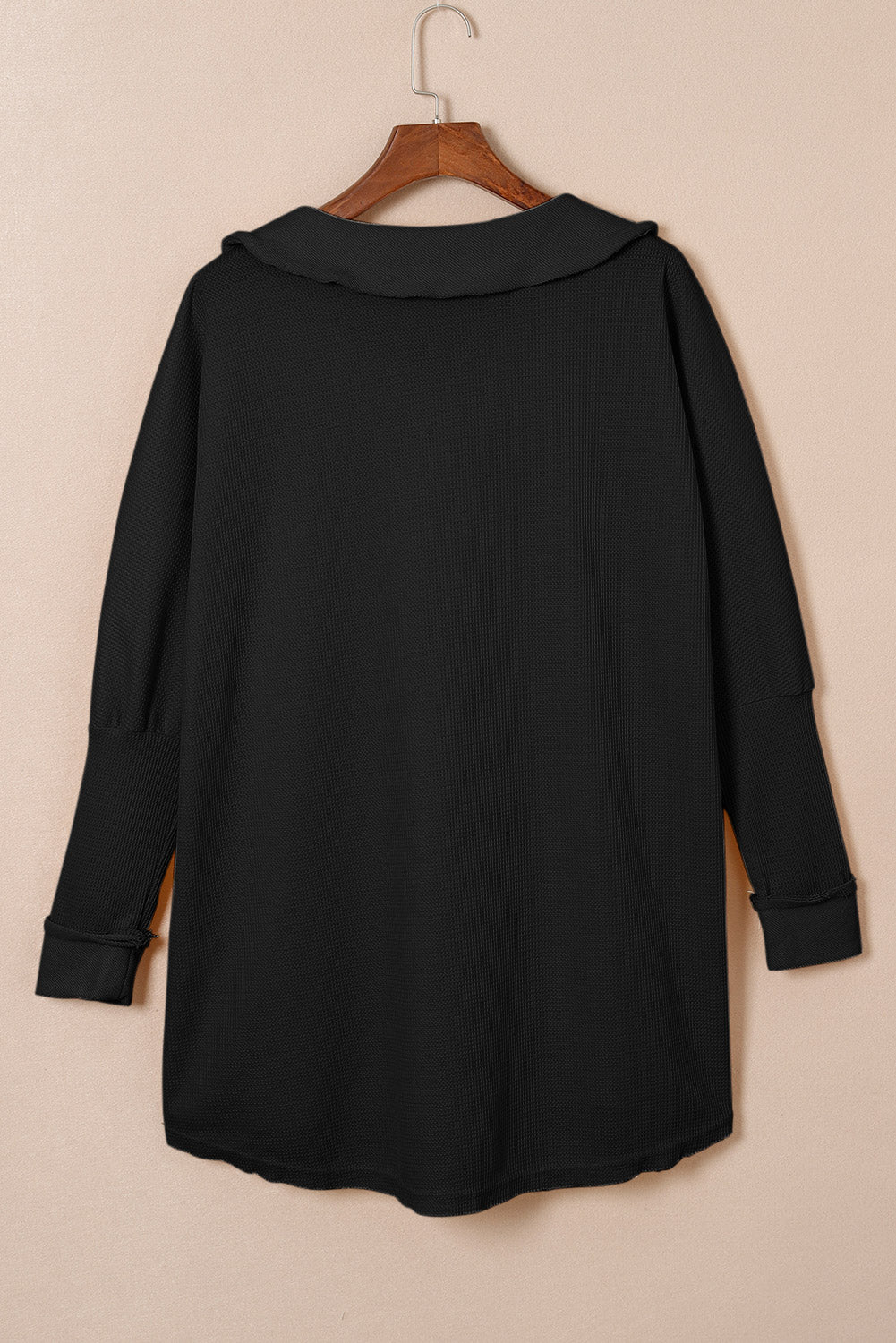 Long -sleeved buttoned button on black sprayed knitting