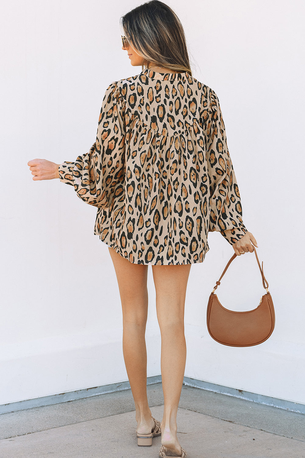 Camisa relajada de gran tamaño beige con estampado de leopardo y mangas de pelota