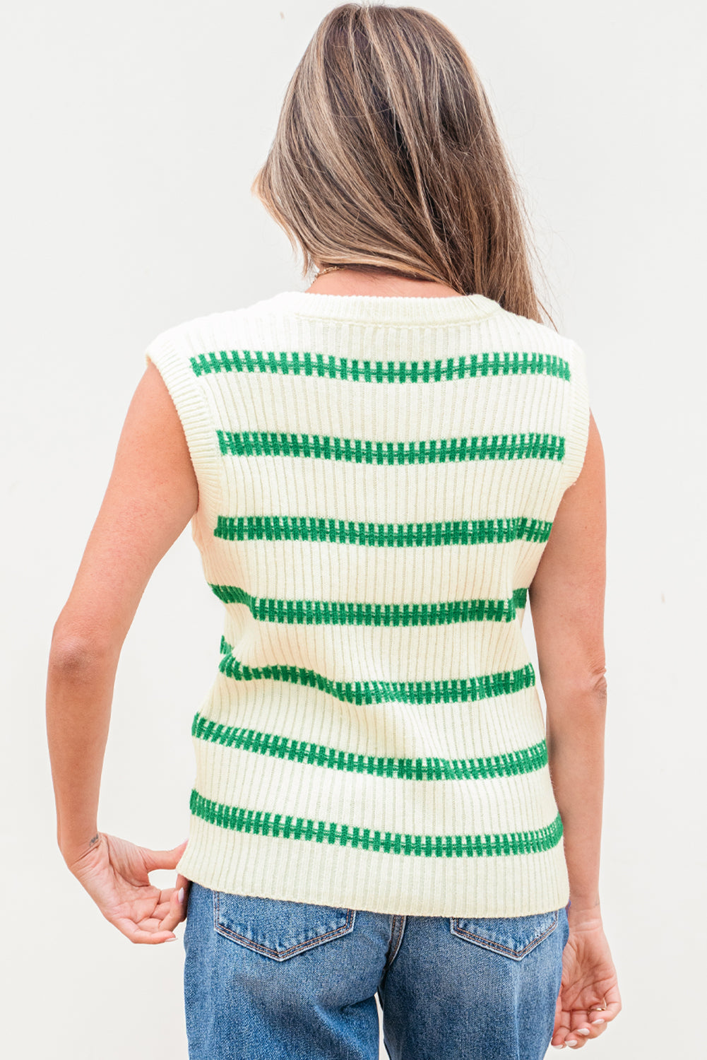 Relaxed sleeveless sweater *