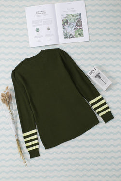 Pull en tricot uni à manches rayées vert