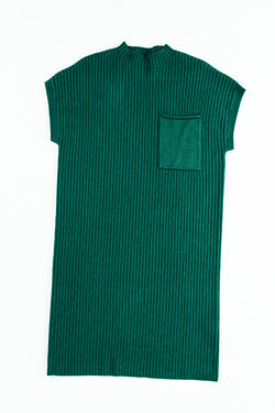 Vestido de suéter de costura de punto corto con bolsillo de parche verde negruzco