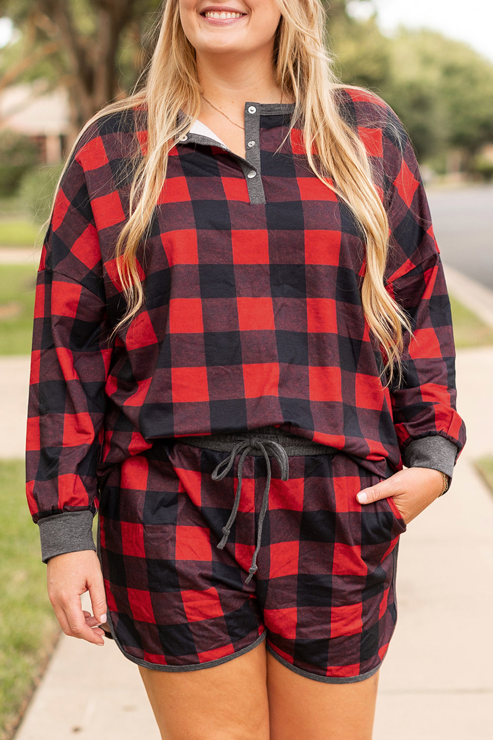 Fiery Red Christmas Buffalo Print Henley Top Henley et Shorts Plus Taille