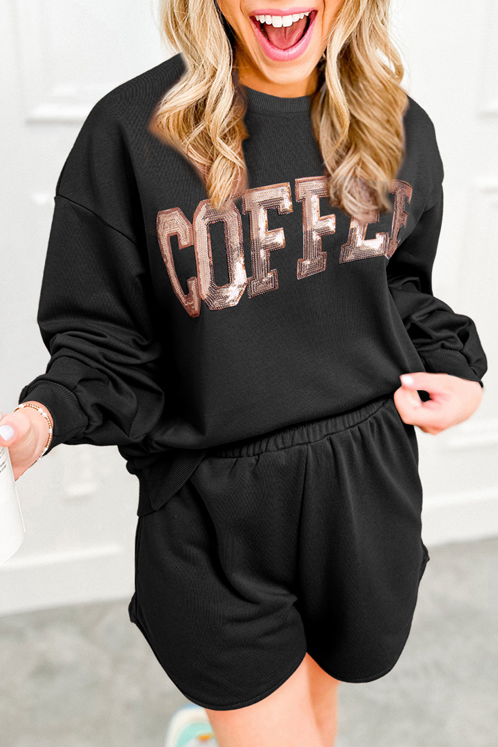 Ensemble sweat-shirt ample et short noir à paillettes COFFEE-A WOMAN WE LOVE