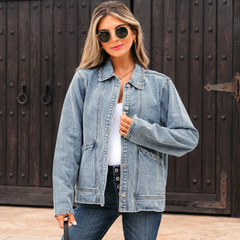 Veste en jean bleu myosotis à finitions festonnées et grandes poches